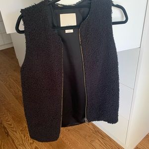Black Wilfred Fuzzy vest
